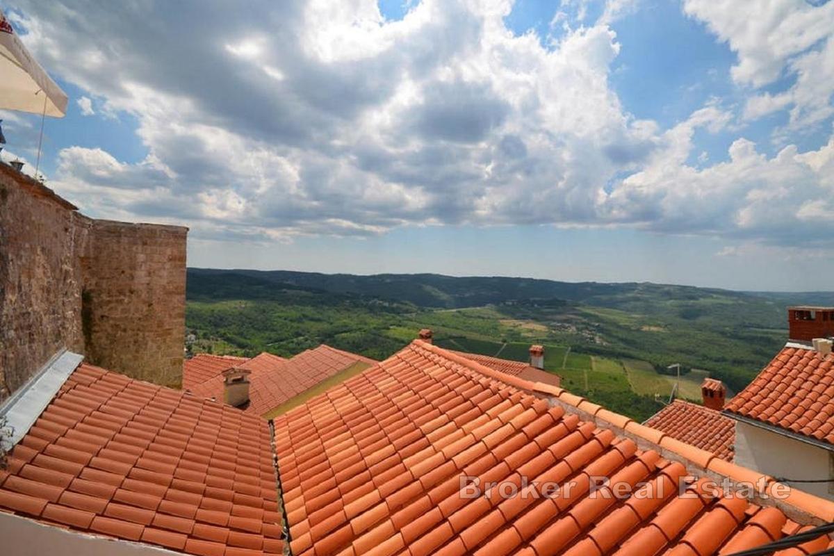 Каменный дом в историческом центре