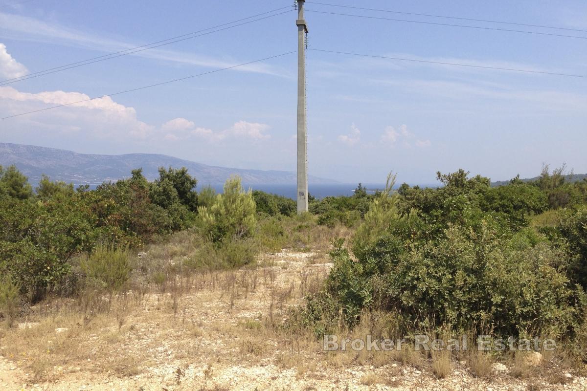 Prostrano poljoprivredno zemljište u blizini mora