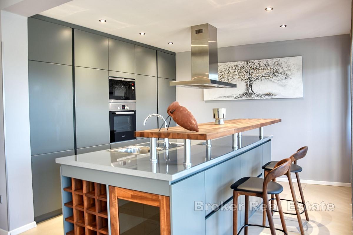 Moderní vila s bazénem