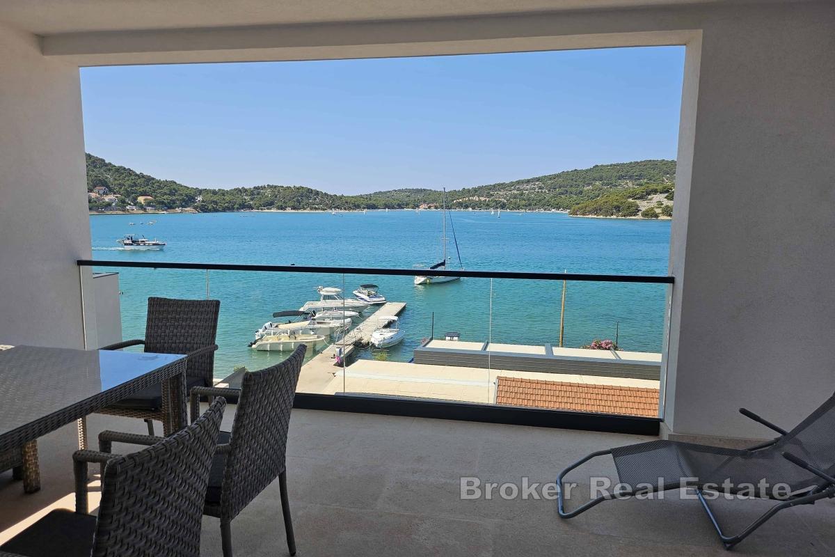 Appartamento con tre camere da letto vista mare