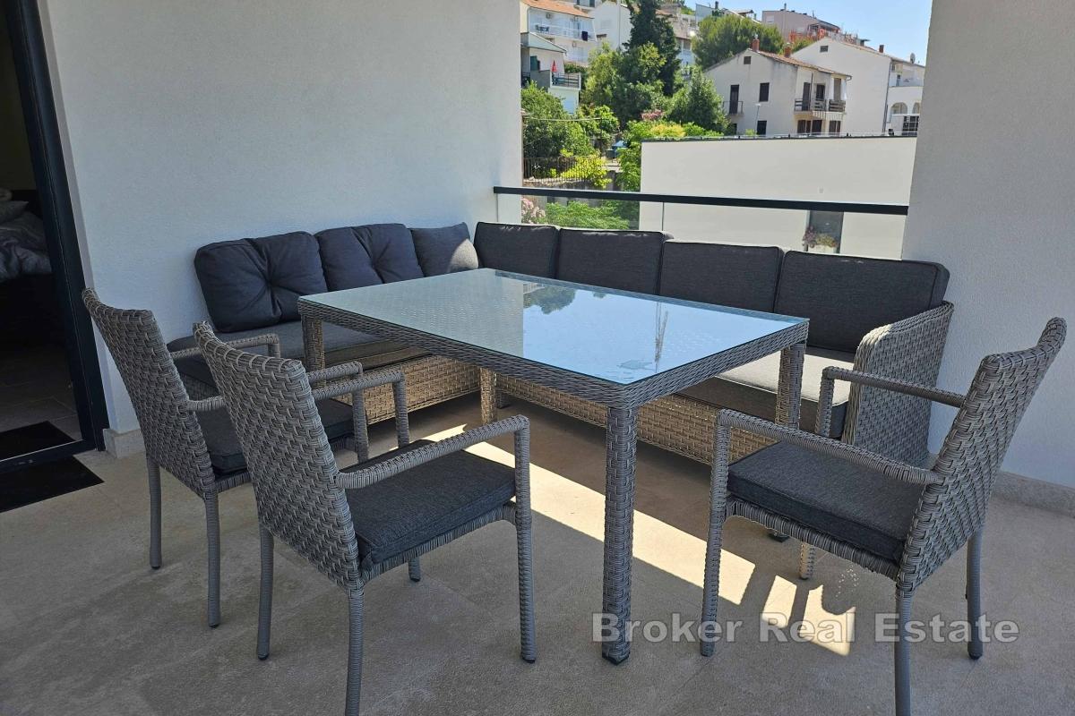Appartamento con tre camere da letto vista mare