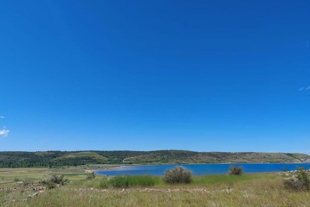 Zemljište s građevinskom dozvolom i pogledom na more