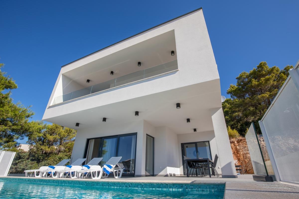 001-5484-30-Ploce-Modern-villa-with-pool-for-sale