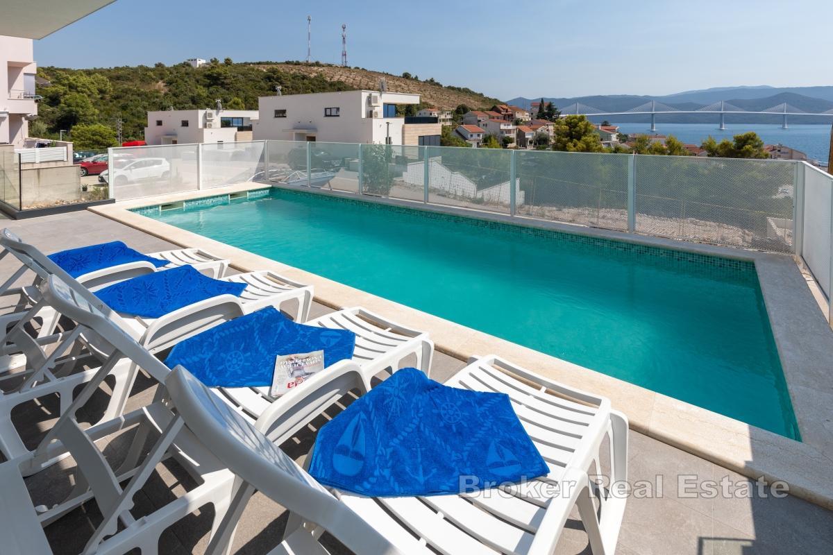 Villa moderne avec piscine