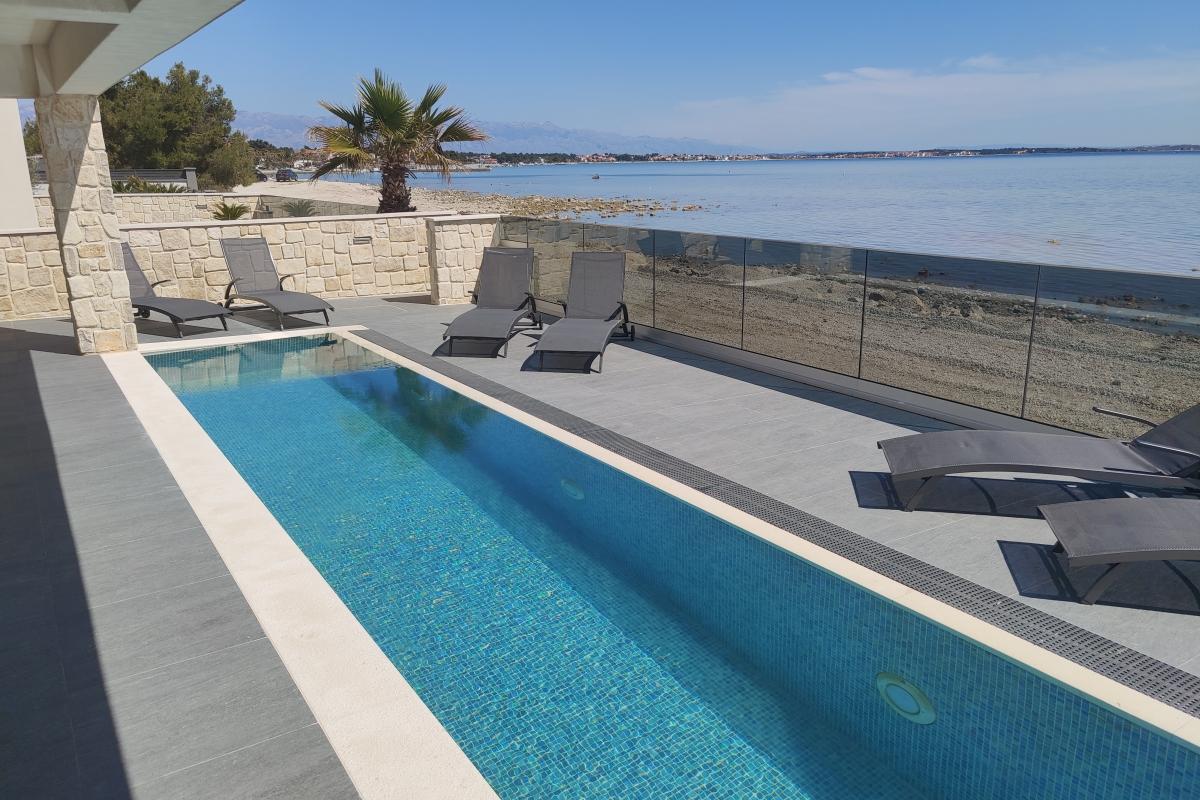 001-5485-30-Vir-Villa-with-pool-first-row-to-the-sea-for-sale