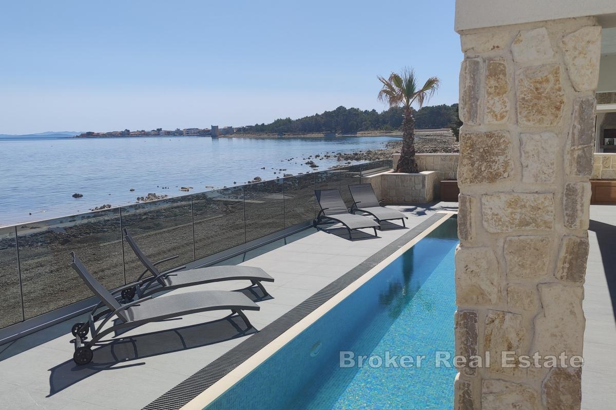 Villa avec piscine en première ligne de mer