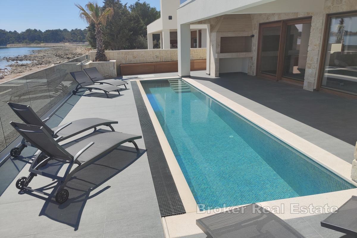 Villa avec piscine en première ligne de mer
