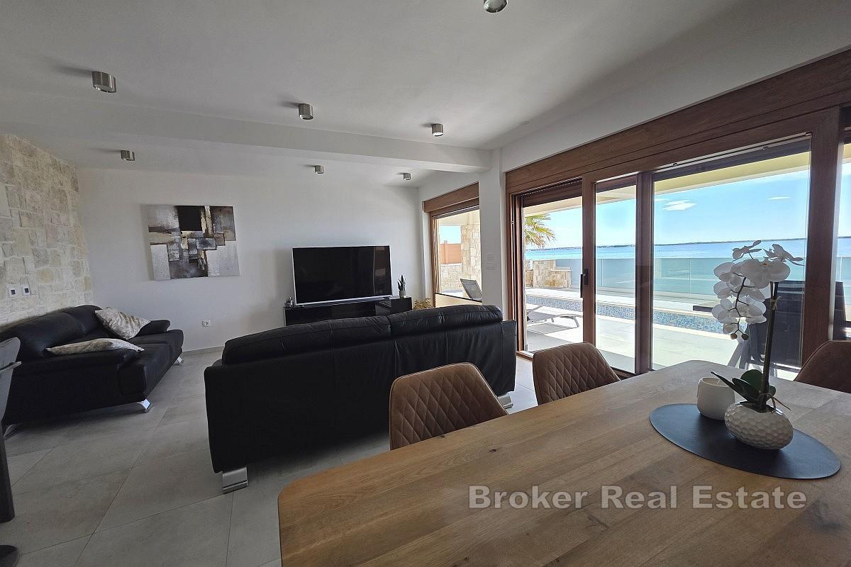 Villa avec piscine en première ligne de mer