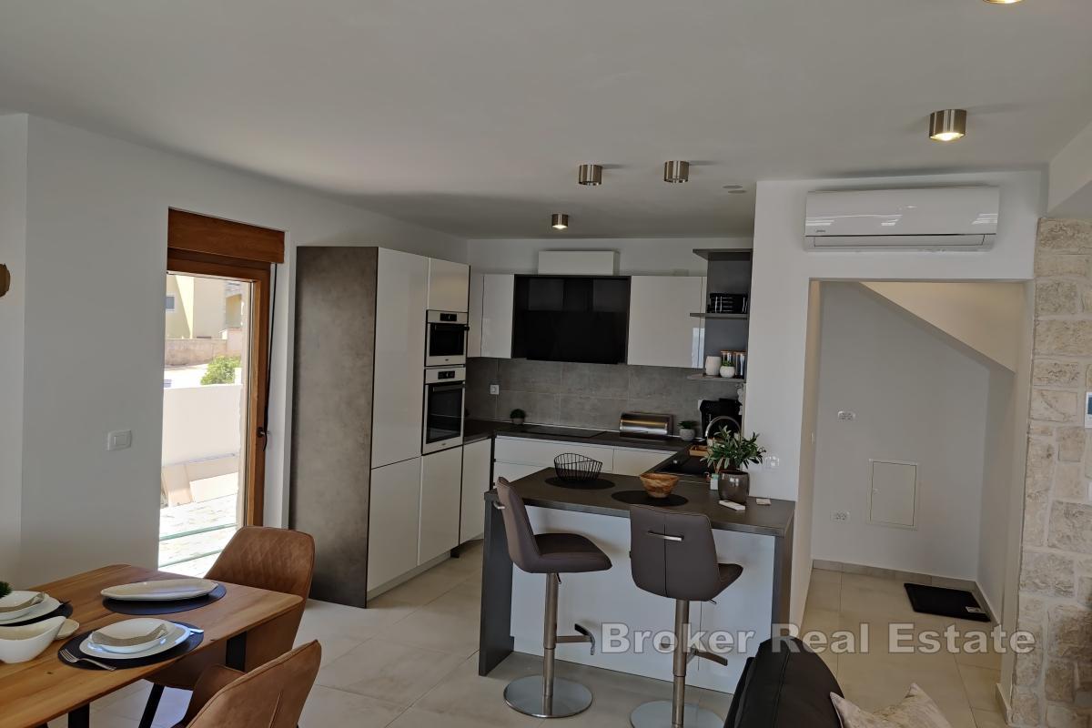 Villa mit Pool in erster Reihe zum Meer