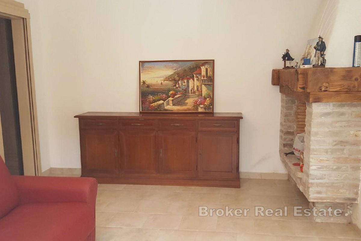 Troetažna kuća u blizini centra