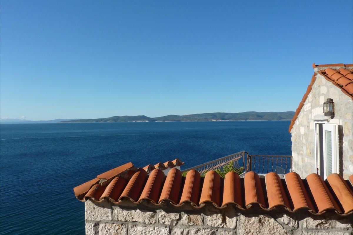 001-5489-30-Omis-Renovated-stone-house-in-the-first-row-to-the-sea-for-sale