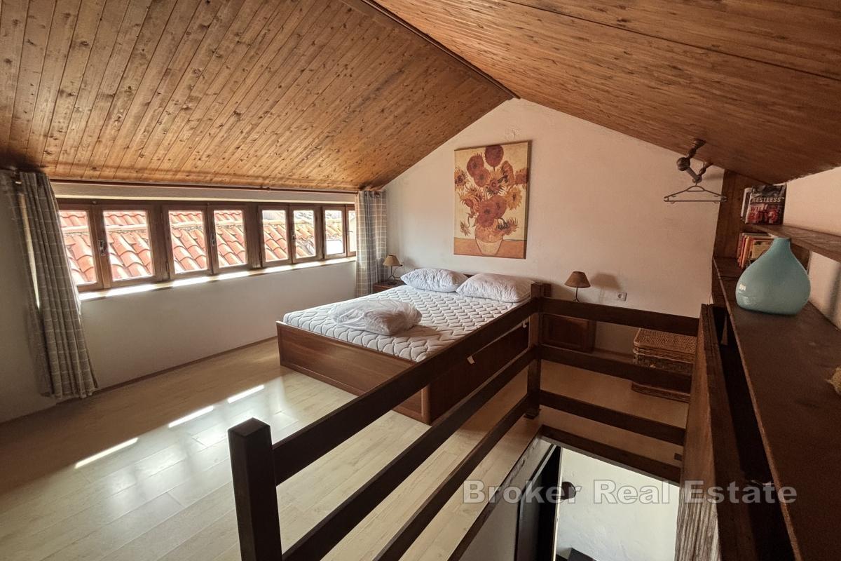 Maison en pierre rénovée en première ligne de mer