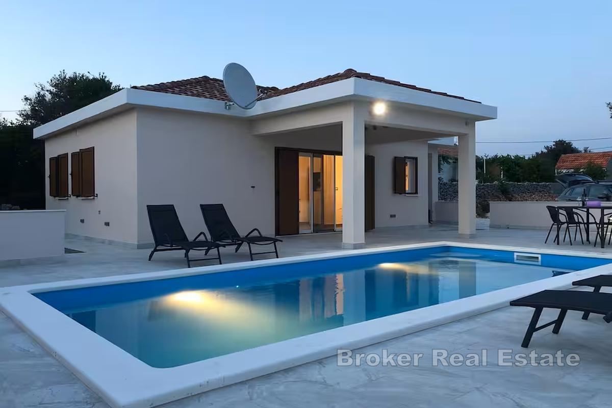 Samostojeća kuća s bazenom