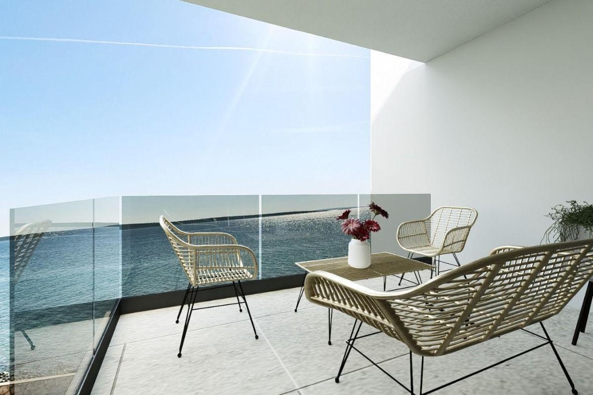 001-5495-30-Pag-Modern-three-bedroom-apartment-in-the-first-row-to-the-sea-for-sale