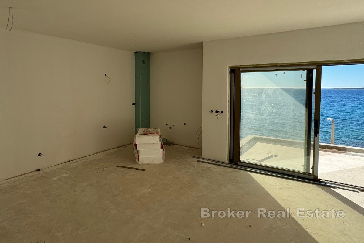 Moderne 3-Zimmer-Wohnung in erster Reihe zum Meer