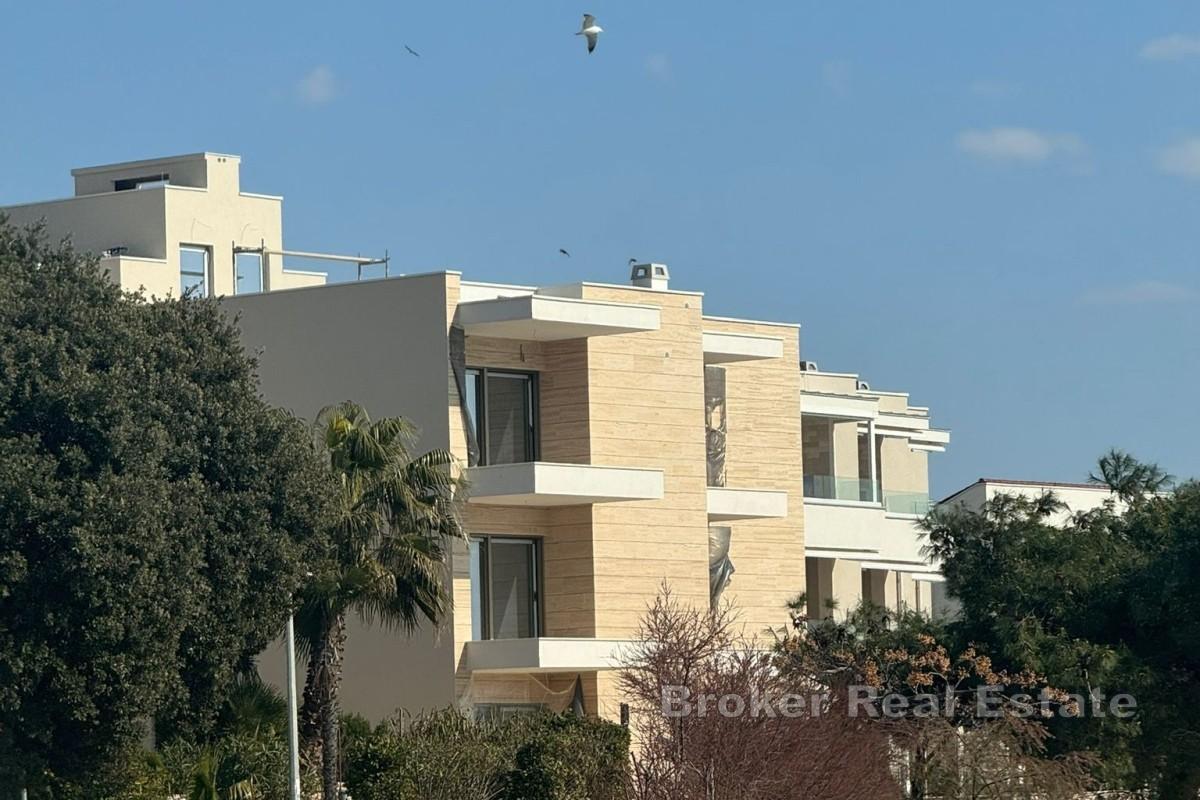 Nowoczesny apartament z dwiema sypialniami nad morzem