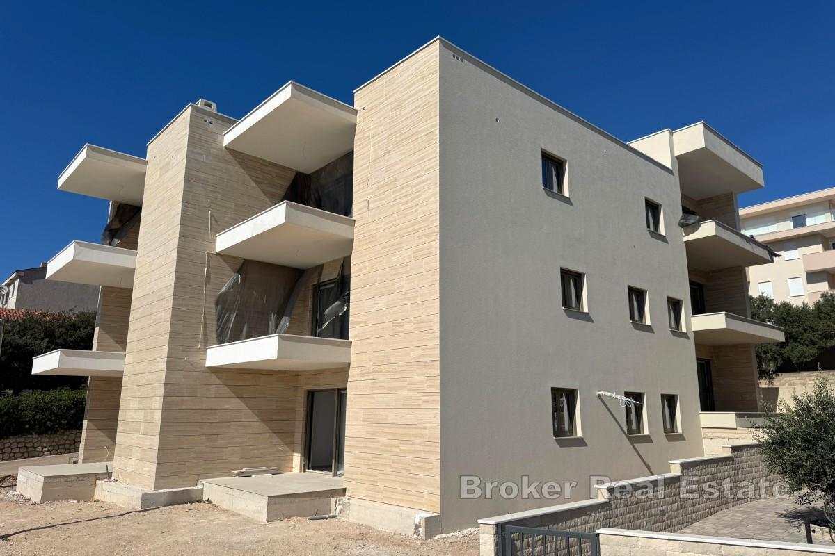 Dvosobni apartman u prvom redu do mora