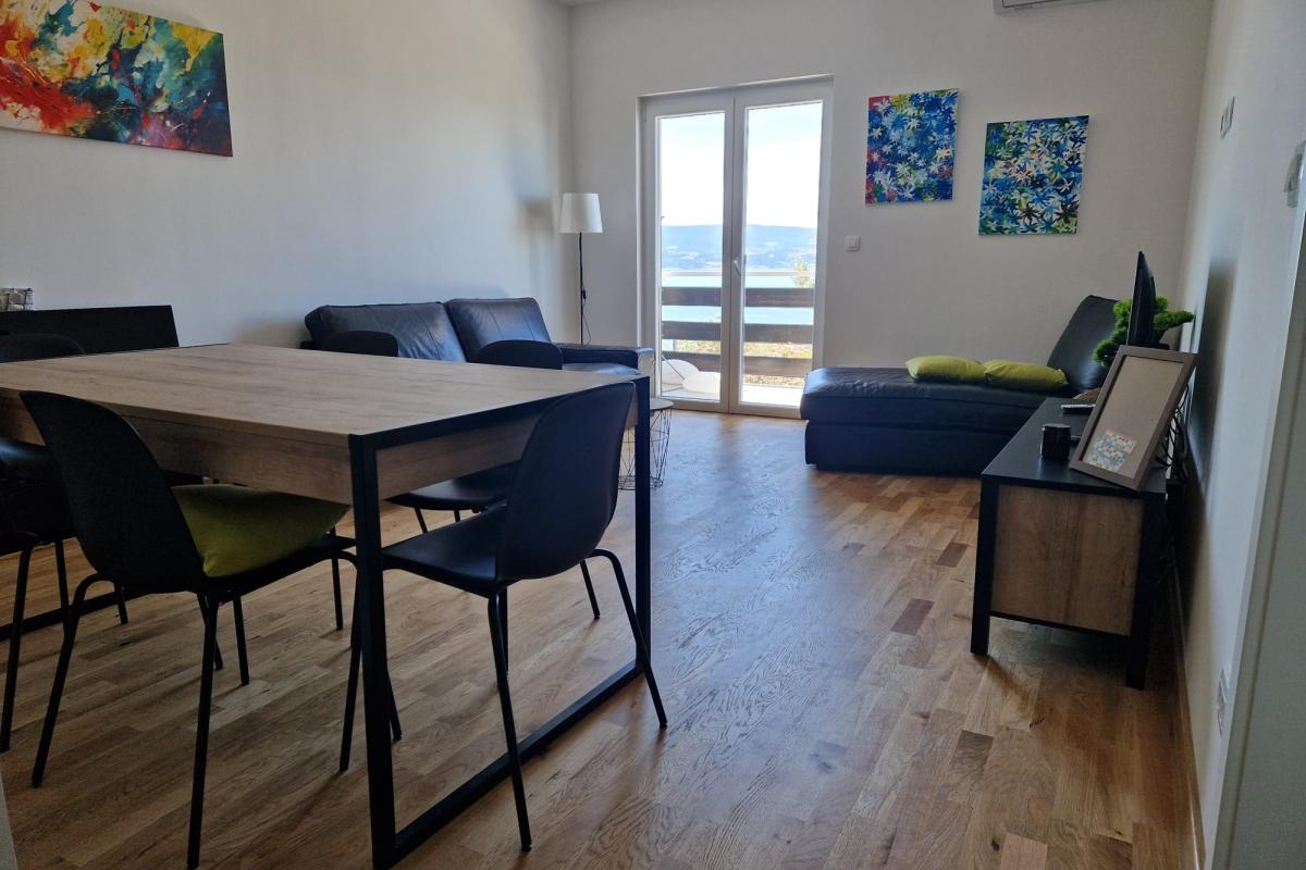 001-5503-30-Omis-Four-residential-units-in-a-smaller-building-for-sale
