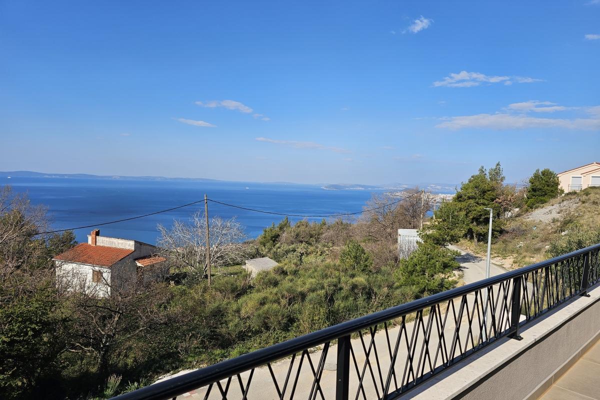 001-5506-30-Split-area-House-with-pool-and-a-sea-view-for-sale