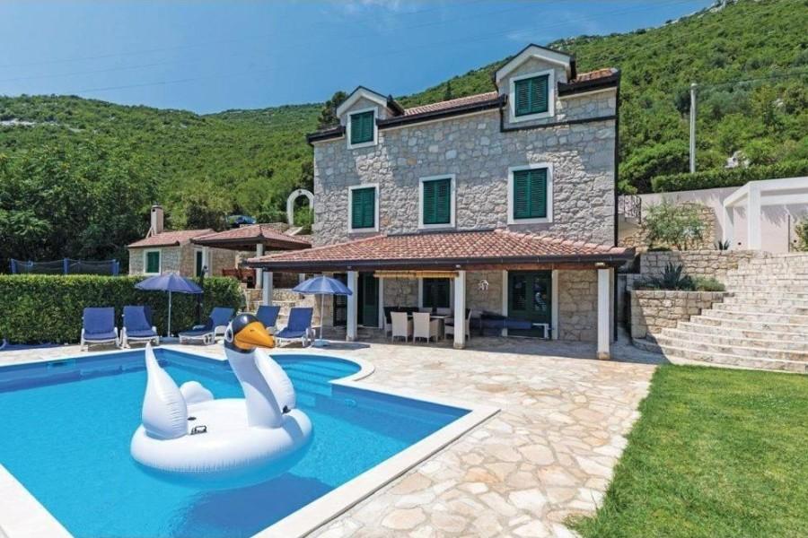 001-5534-30-Metkovic-stone-villa-with-pool-surrounded-by-nature-for-sale