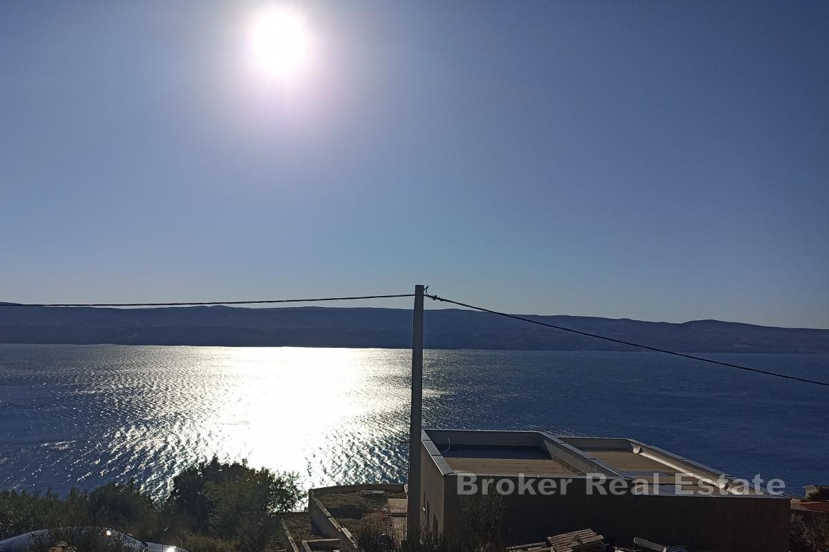 Byggmark med bygglov och öppen havsutsikt