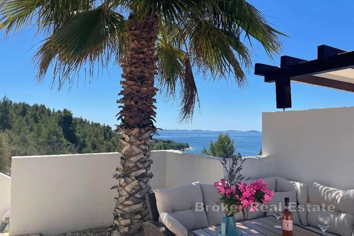 Zwei Apartments mit Meerblick, Pool und Parkplatz