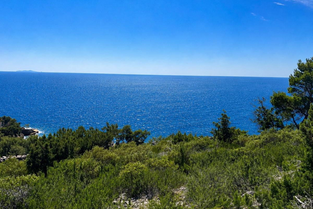 Građevinsko zemljište s panoramskim pogledom na more