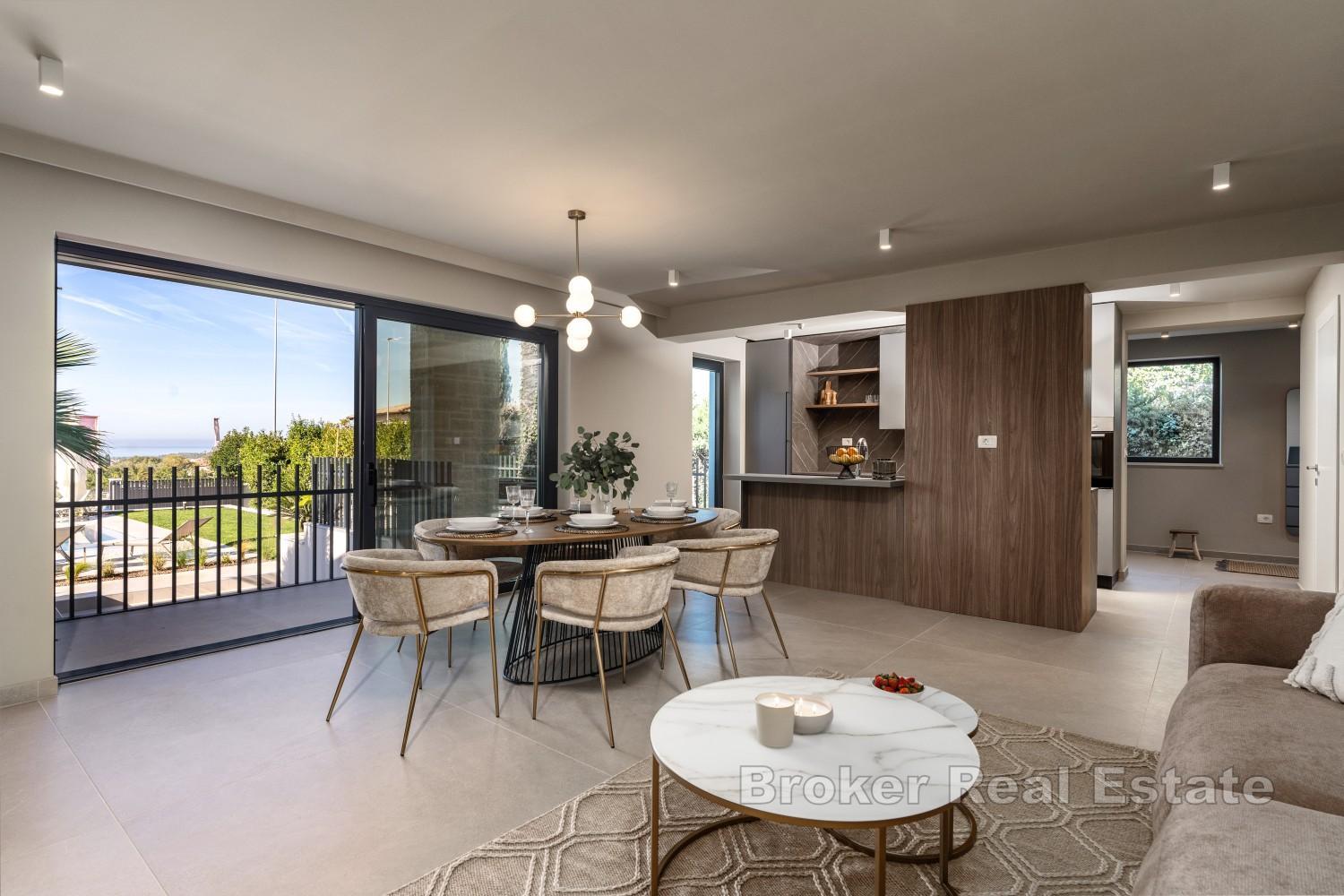 Luxuriöse Villa mit drei Wohneinheiten und beheiztem Pool