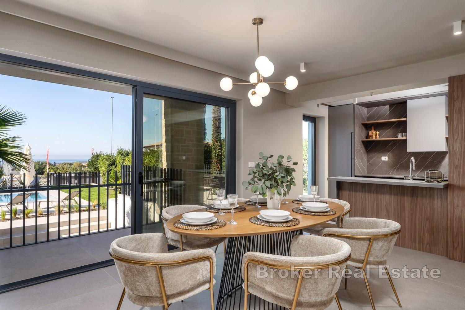Luxuriöse Villa mit drei Wohneinheiten und beheiztem Pool