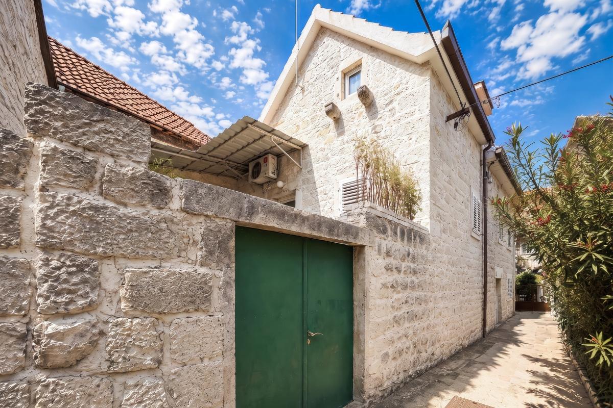 Maison traditionnelle en pierre à rénover