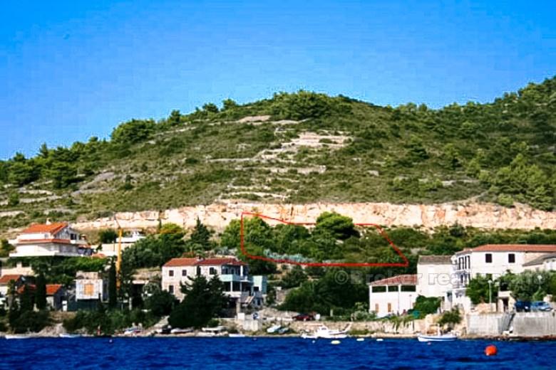 Terreno edificabile, seconda fila, in vendita.