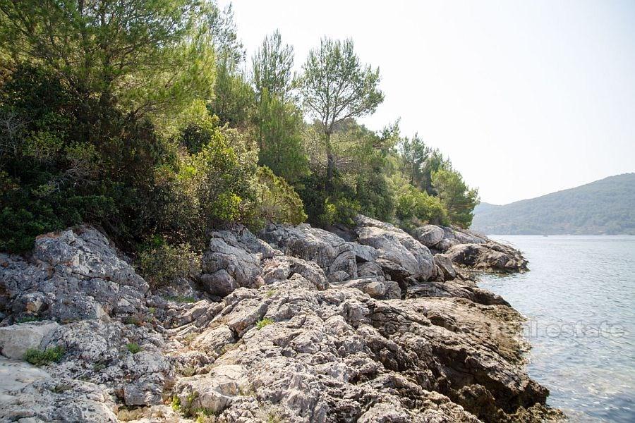 Terrain, par la mer, à vendre