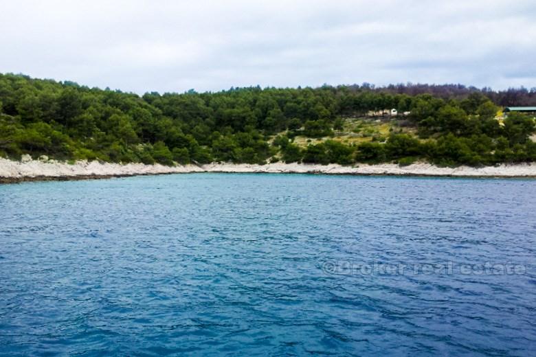 Un terrain constructible unique et magnifique de 3000 m2