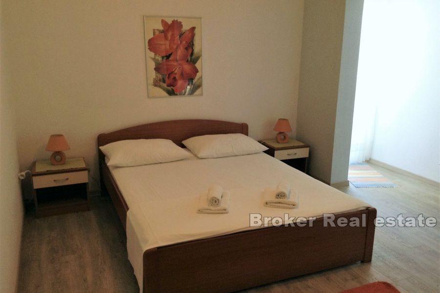 Apartmanska kuća u blizini mora