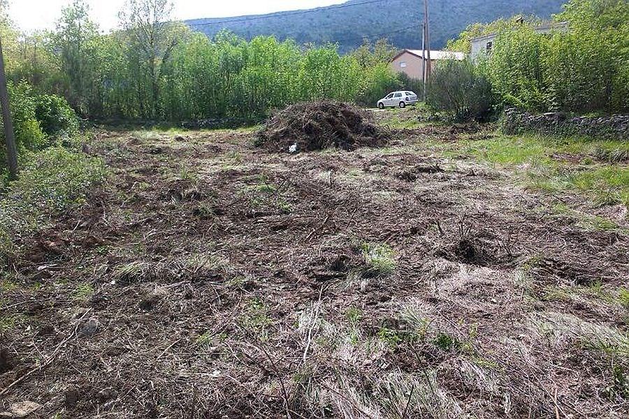 Stavební pozemek k prodeji