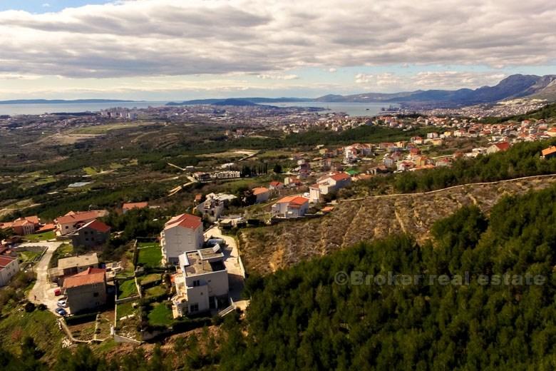 Terrain proche de Split, avec vue sur la mer, à vendre