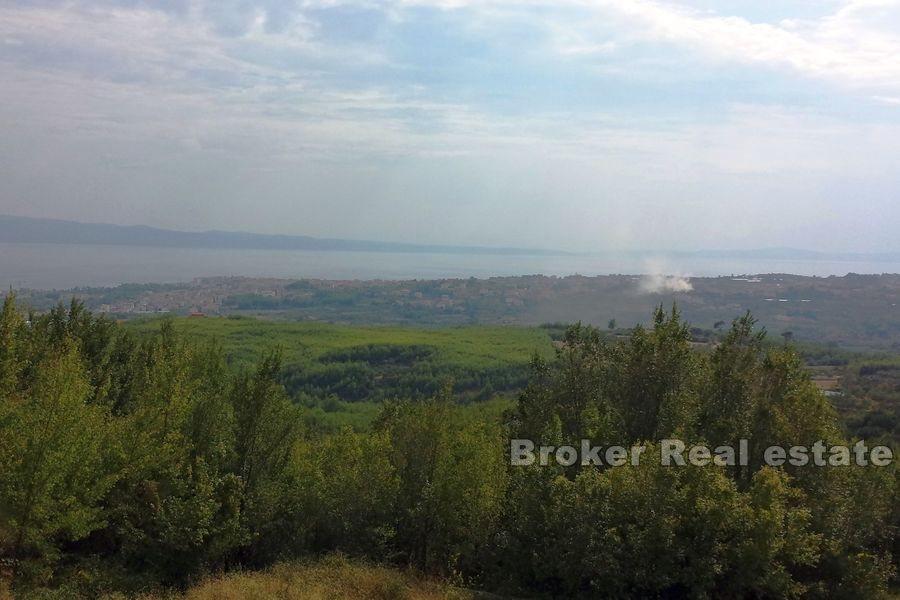 Solin, building land with sea view