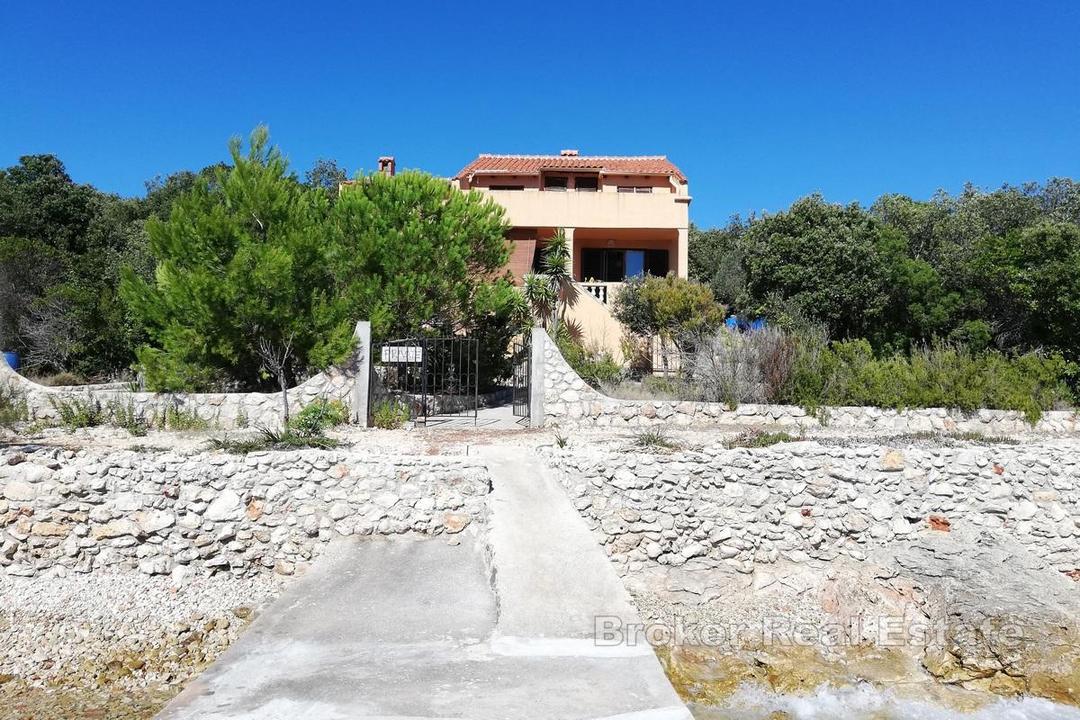 Otok Rivanj Hrvatska, Ugljan - Samostojeća kuća na malom otoku Rivanj, prvi red uz ...