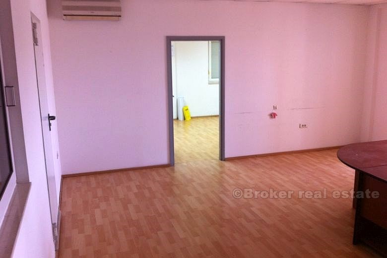 04 4052 30 Split Office Space For Rent