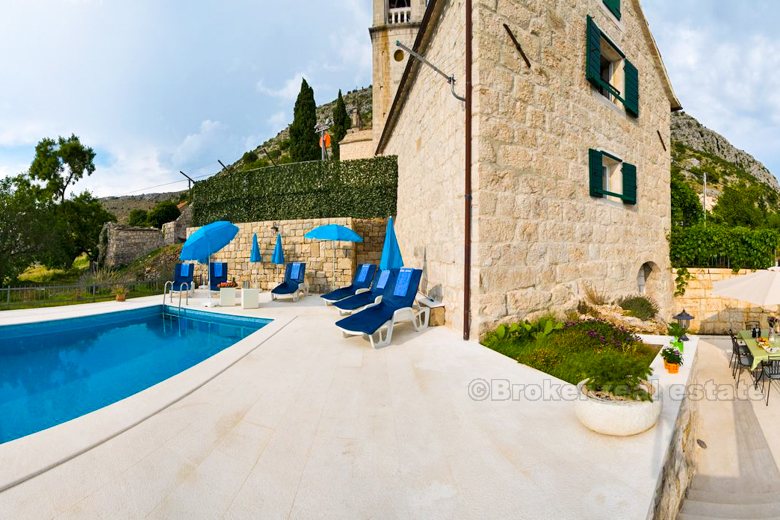 09 4383 30 Split area villa for sale swimming pool