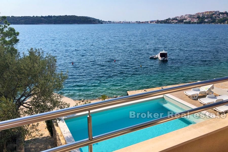 005 2021 99 near rogoznica seafront house for sale