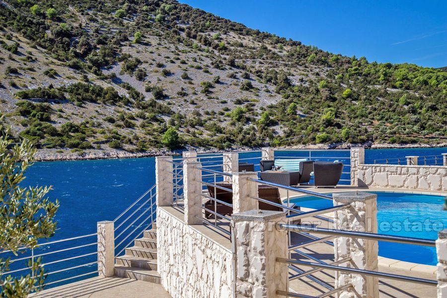 005 4515 30 trogir villa with swimming pool for sale