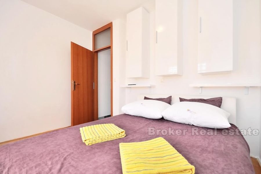 015 4736 30 split two bedroom apartment for rent