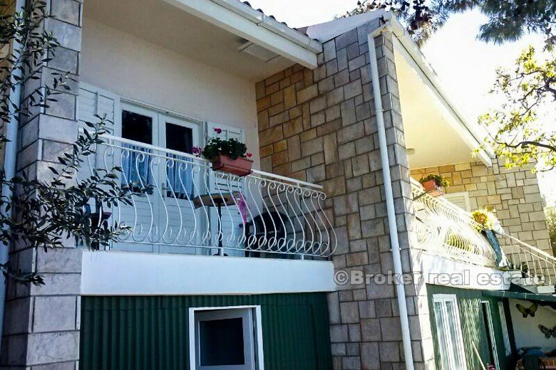 003 4108 30 Brac house seafront for sale