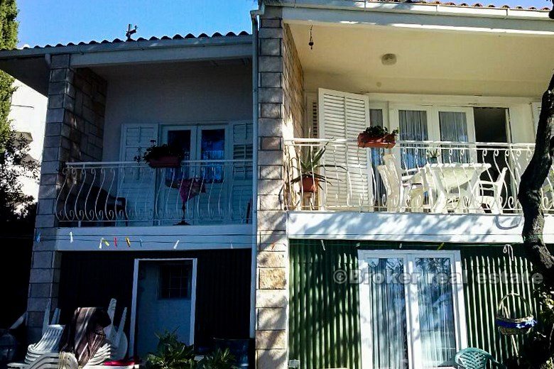 004 4108 30 Brac house seafront for sale
