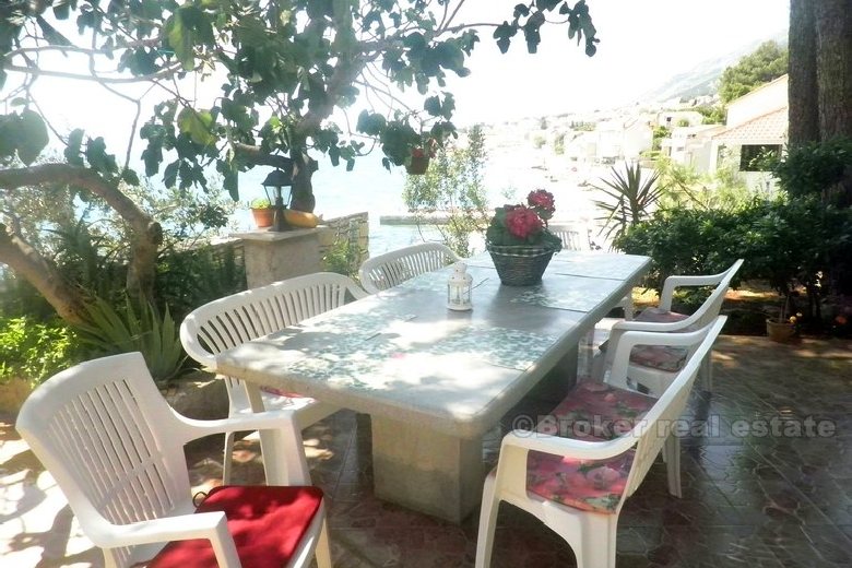 005 4108 30 Brac house seafront for sale