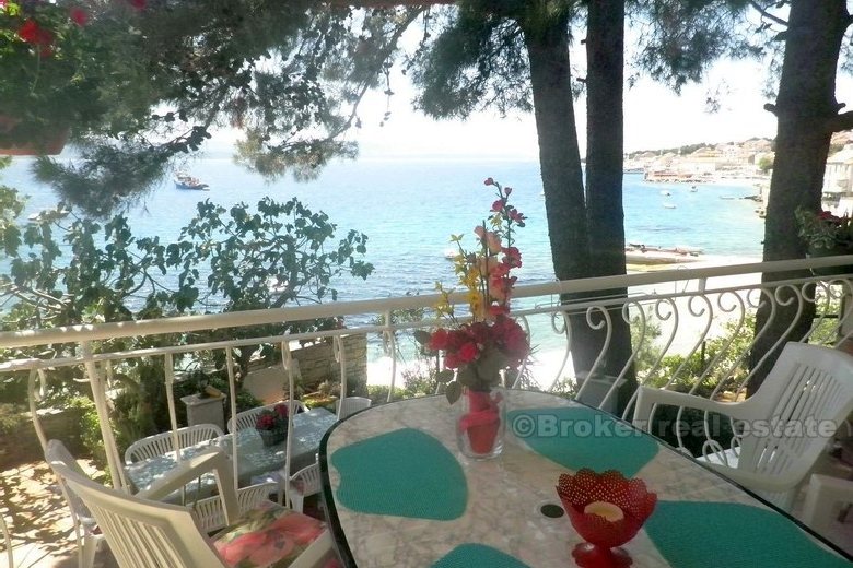 007 4108 30 Brac house seafront for sale