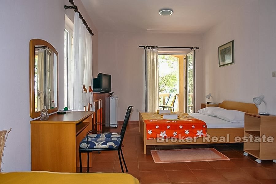 17 2011 21 Hvar house swimming pool seafront for sale