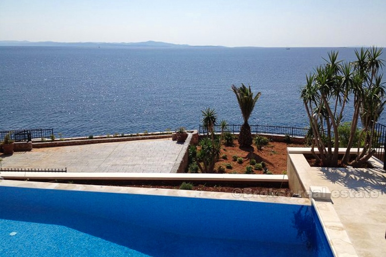 10 2011 13 Hvar House waterfront swimming pool for sale