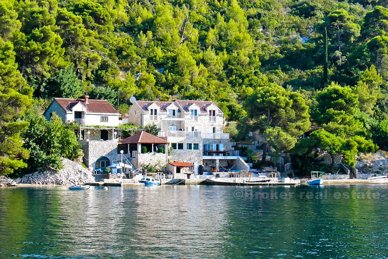 01 3500 30 Peljesac house seafront for sale